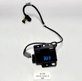 1093295 Tesla 2017-2023 Oem Model 3 Front Center Console Data Usb Hub Charger Control