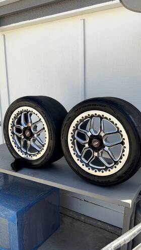 Weld Racing Y7687 18 Inch Slick Tires Welds Size 285x40 R18
